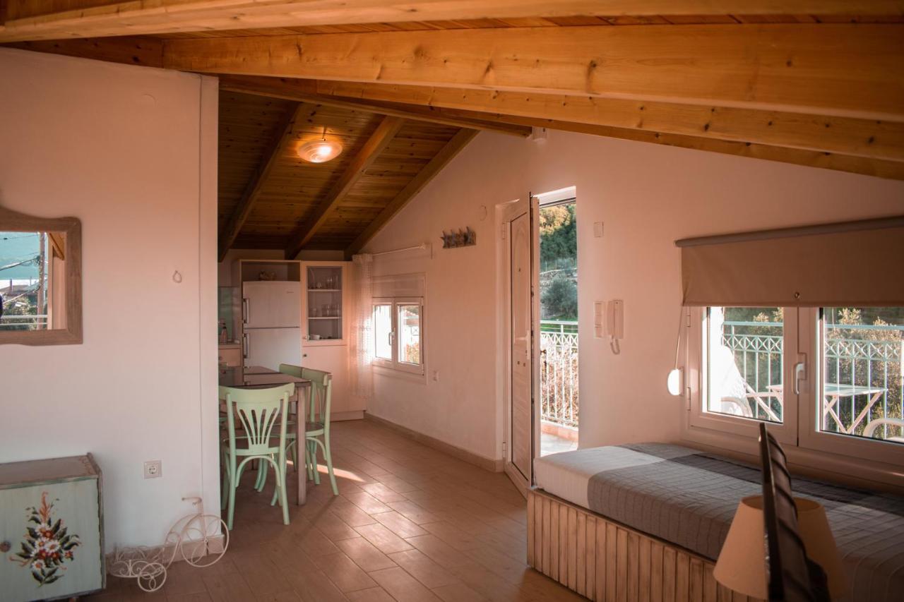 Elen'S House Apartment Sívota Екстериор снимка